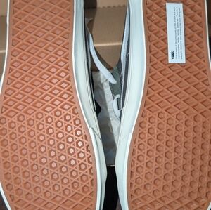 Vans Men’s Low-Top Sneakers in Black and Gum